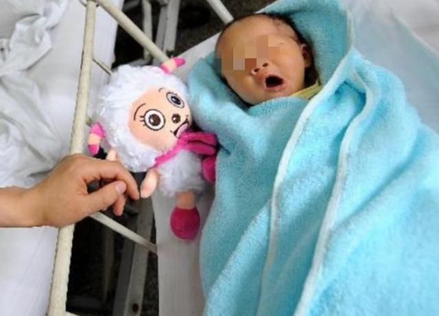 你的育儿经|新生儿裹着“奶油”出生，爸爸看后焦急大哭，医生却说恭喜