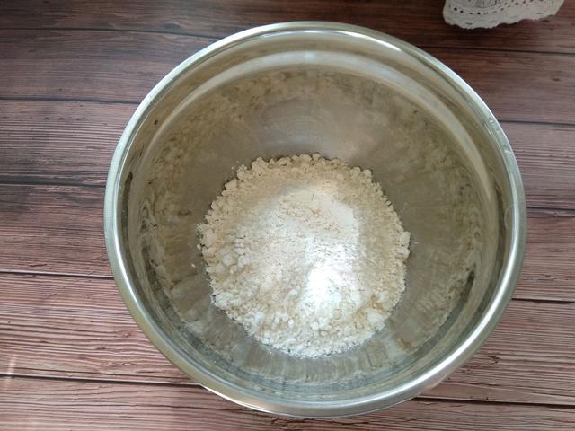 爱吃牛肉馅饼不用去买，按照此法自己做，薄皮大馅不油腻