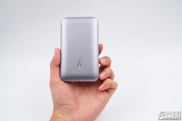 自带HDMI支持4K视频拓展，紫米多功能充电宝深度评测