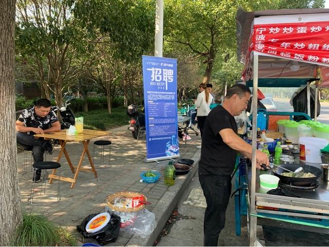 探秘阿里犀牛工厂的双11备战 需求猛增 工人赶工 快递发不完