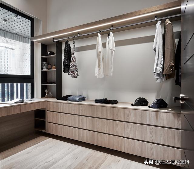 水泥墙配木色家具，看似朴素简单，实则纯净高级，氛围超让人放松