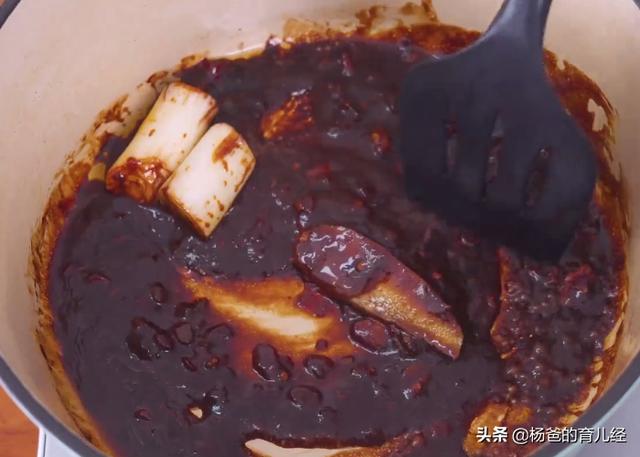 在家教你做好吃的酱大骨，肉嫩汁浓，鲜香营养，孩子爱吃的家常菜