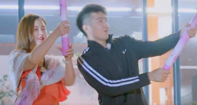 带翅膀的蜗牛|妻子团给谢娜准备生日惊喜，谁注意她第一个抱的是谁？关系很亲近