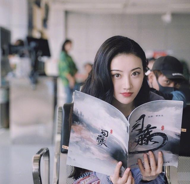 景甜新剧《司藤》剧照来袭资讯早知道