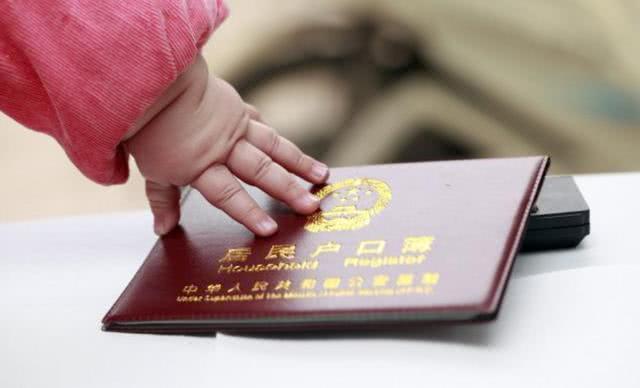 超级宝妈|爸爸姓"杨",随口给五胞胎取了名字,上户口时工作人员笑得前俯后仰