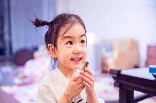 你的育儿经@“女儿颜值太高,看着就头疼”,孩子越长越好看,却成了父母烦恼