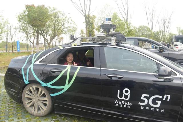 自动|“武汉自动驾驶科技感十足”，援鄂医疗队队员体验自动驾驶主题景区