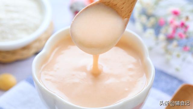 【超级宝妈】宝宝这样做，就证明他想吃辅食啦，赶紧收藏起来