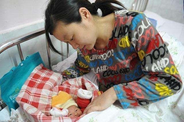 彼岸小姐|宝宝出生后,母乳喂养好还是奶粉喂养好?2者的差别宝妈要清楚