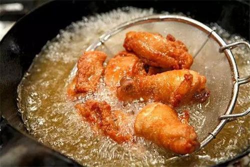 纯美小青年|吃进嘴的是美食,动刀子出来的就是“肉瘤”,这食物坑了多少娃