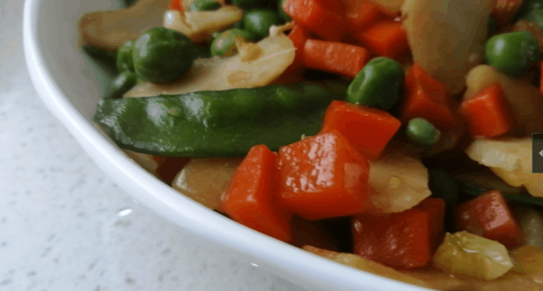 豌豆能怎么吃？看看这道小清新菜品，清新爽脆、鲜咸可口