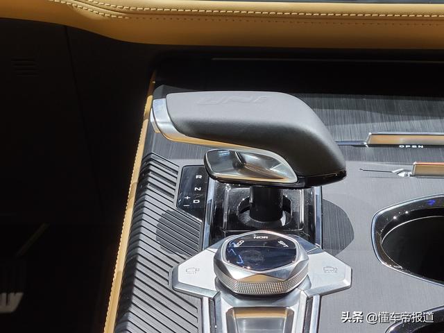 新车丨玩设计、拼内涵 长安UNI-K对战比亚迪唐谁更高档？