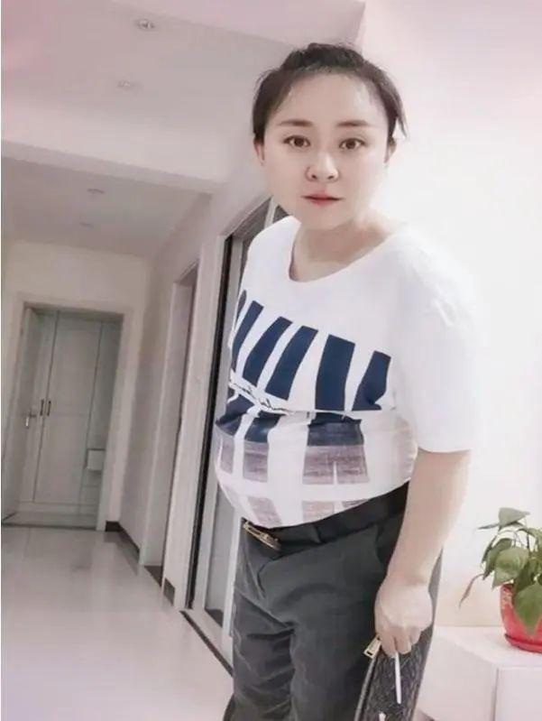 初夏薄凉|孕妇穿老公衣服瞬间化身“大佬”，网友：谈生意吗？几个亿的那种