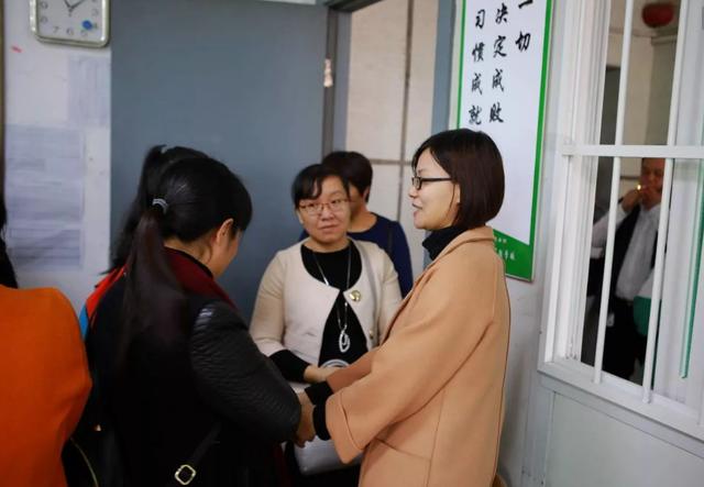 「超级宝妈」烂都要烂在学校，家庭教育缺失，孩子教育不完整怎么办