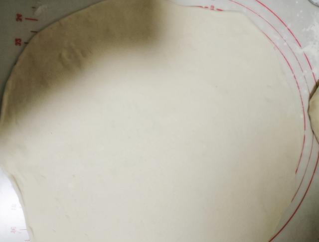 葱花烙饼怎样做才好吃？有人开水烫面有人用发面，教你正确做法