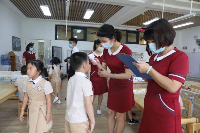 新华网客户端|图集｜小萌娃“回笼”，深圳1537所幼儿园今日开园