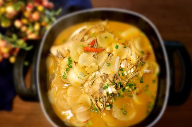 小雪后，白萝卜和它是绝配，焖15分钟就好，应季而食温暖过冬