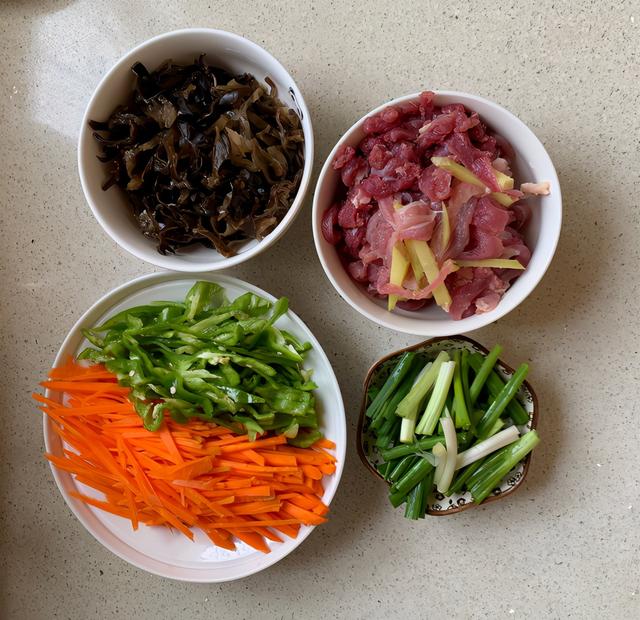 炒肉时，不能加3样调料，很多人爱加，难怪总粘锅，还没“肉味”