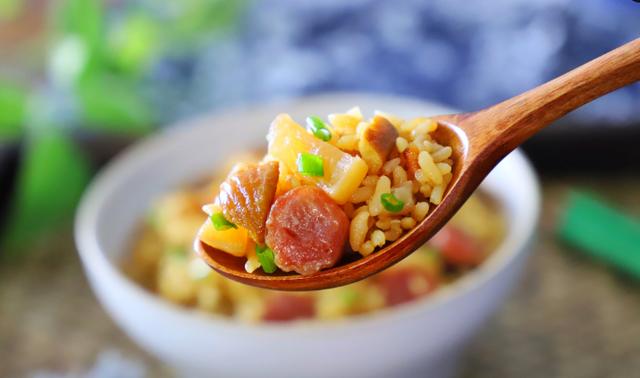 学会这懒人焖饭，喜欢的配菜自己放，菜饭一锅出