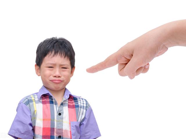 狠幸福|孩子倔强不听劝，可能是“习惯性防卫”，父母得灌输“绿灯思维”