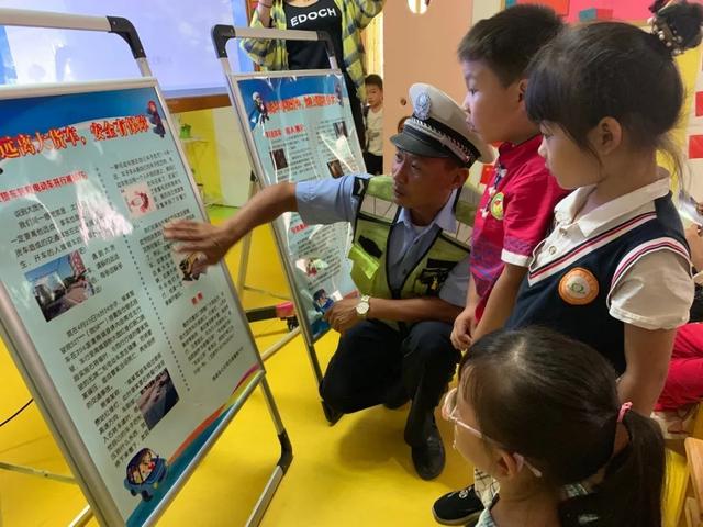 超级宝妈|庆“六一”| 南城交警把“安全”带进校园