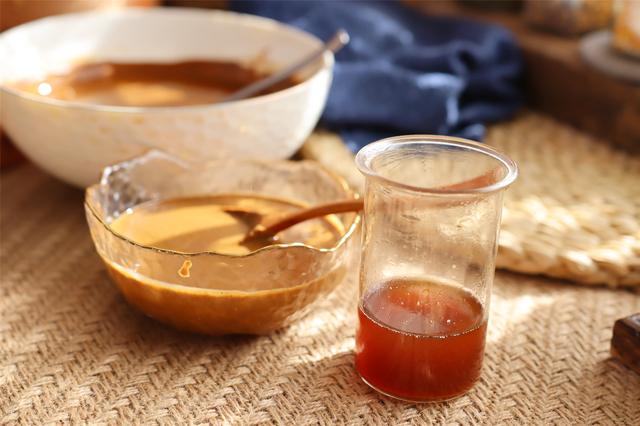 在家自制芝麻酱、芝麻香油，味道纯正无添加，原来做法这么简单