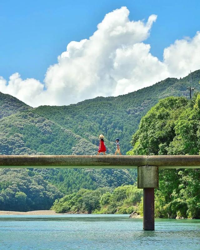 相亲相爱|暖心爸爸晒娃，却把孩子拍成宫崎骏动画，太治愈了