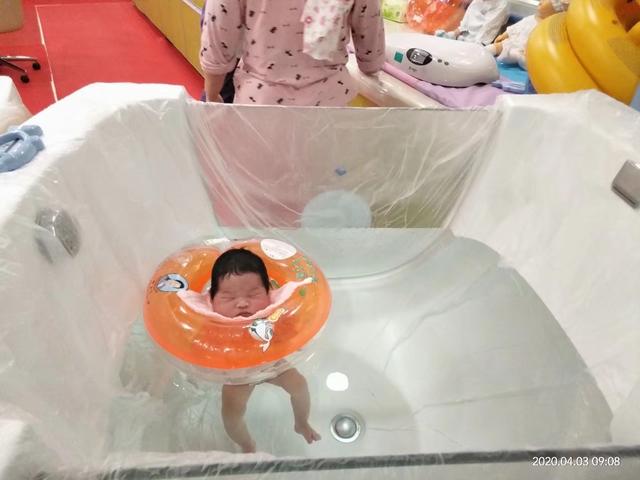 超级宝妈■我的外孙女出生第五天，变化真大，头发特好，今天要出院回家了。