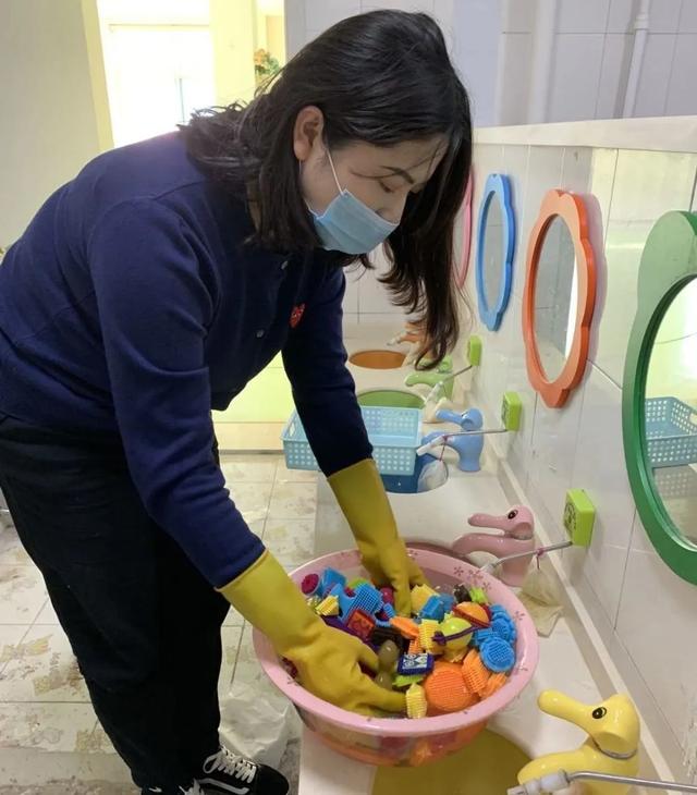 #你的育儿经#严格防控 筑牢病毒隔断屏障—县同和幼儿园全力做好疫情防控开学前消毒工作