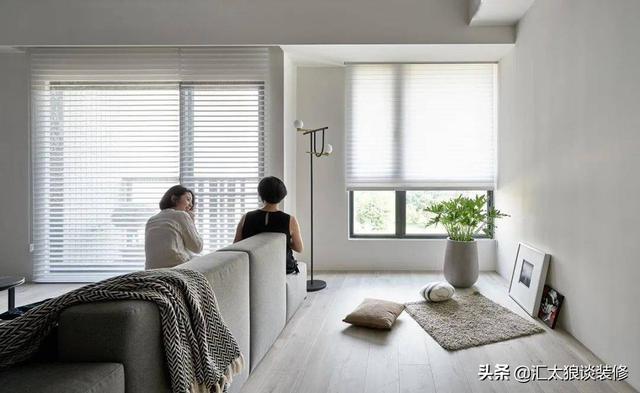 水泥墙配木色家具，看似朴素简单，实则纯净高级，氛围超让人放松