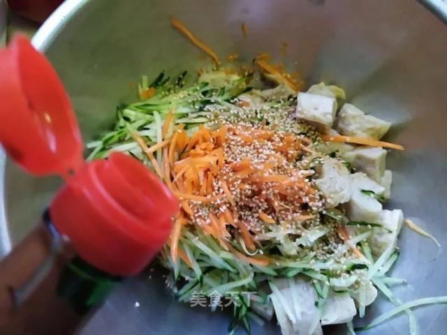 自制烤面筋，干净卫生，味道一点也不比外面卖的差！超级美味