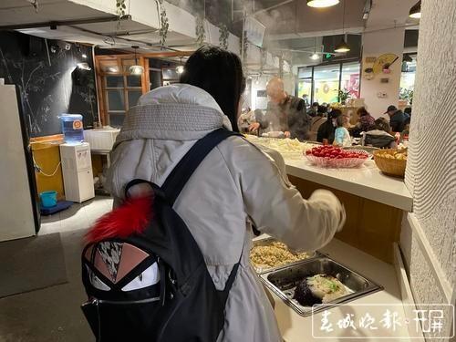 昆明素食餐馆悄然兴起 吃素食就能养生吗