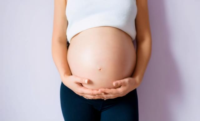 孕6个月的孕妇，三个注意事项马虎不得，到临产前要一直做