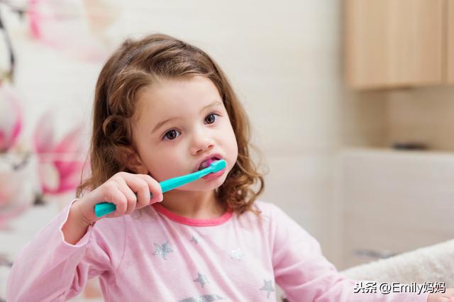 「超级宝妈」Emily撕心裂肺做牙冠的手术过程，希望能引起你对孩子护牙重视
