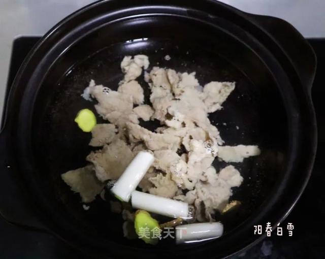 砂锅牛肉番茄米线：酸甜暖胃，好吃又实惠