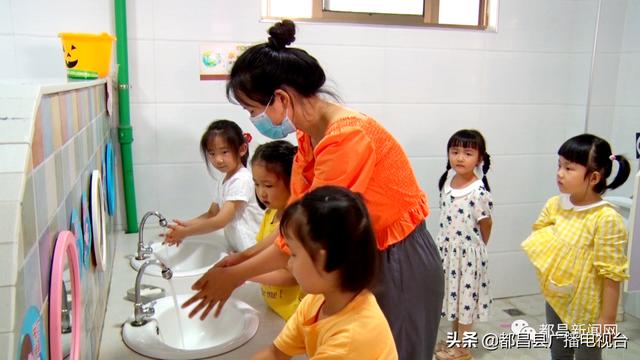 你的育儿经|「科学战疫情 硬核促发展」县城中心幼儿园:让健康的生活习惯内化于心 外化于行