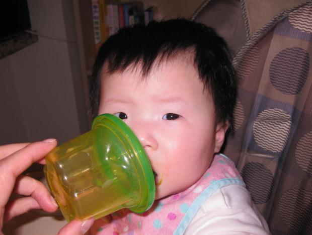 「你的育儿经」分享:奶奶带娃5年,只用这1招,孩子从未积食,吃饭香个子高