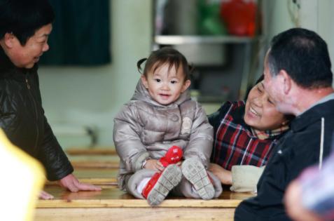 「你的育儿经」“喜欢奶奶还是姥姥？”，3岁孙女脱口的回答太耿直，让奶奶难堪