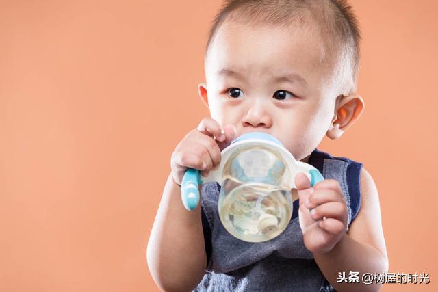 超级宝妈@对于人体必不可少的水，是不能随便给宝宝喝的，家长可要注意了