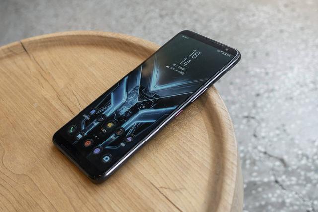 旗舰级电竞体验Get 分期免息0门槛 ROG游戏手机3真香