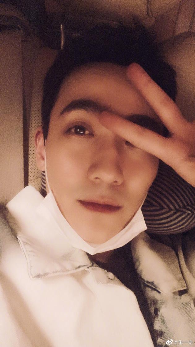 中国青年网▲朱一龙生日晒自拍感谢祝福：会继续加油 好好生活