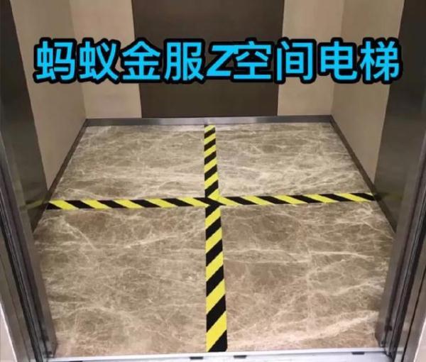 光明网▲阿里花式复工第一天，吃饭像高考，电梯像火锅