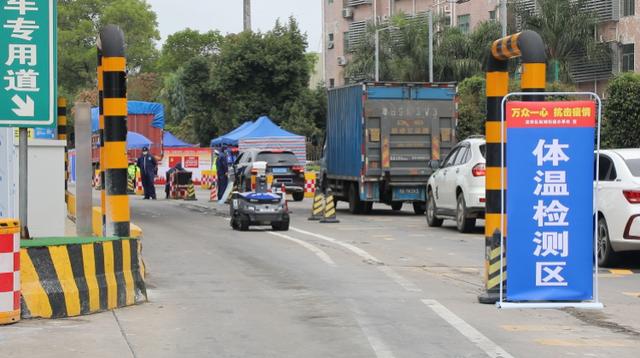 「南方都市报」5G机器人义警投入深圳宝安防疫一线，所在岗位每天能省4个警力