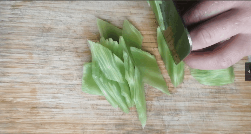 用杏鲍菇做一道清淡爽口的菜品，只需1样辅料，操作简单味道美