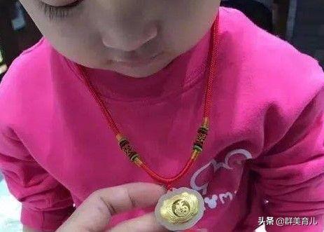 你的育儿经|孩子手上的玉镯子不见了,父母大闹幼儿园,到底谁的错