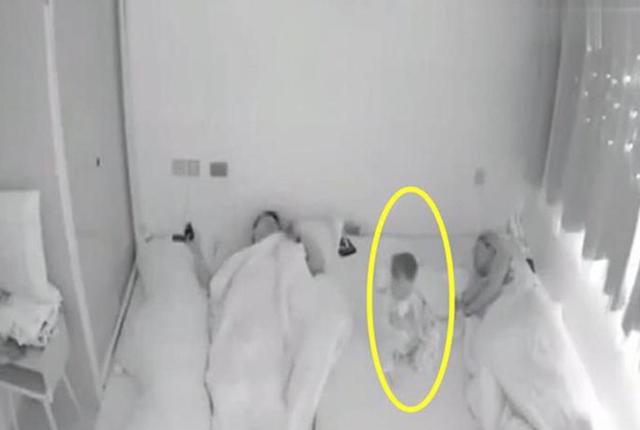 你的育儿经■“天使宝宝”自己喝奶，自己睡觉，网友：这上辈子拯救了银河系吧