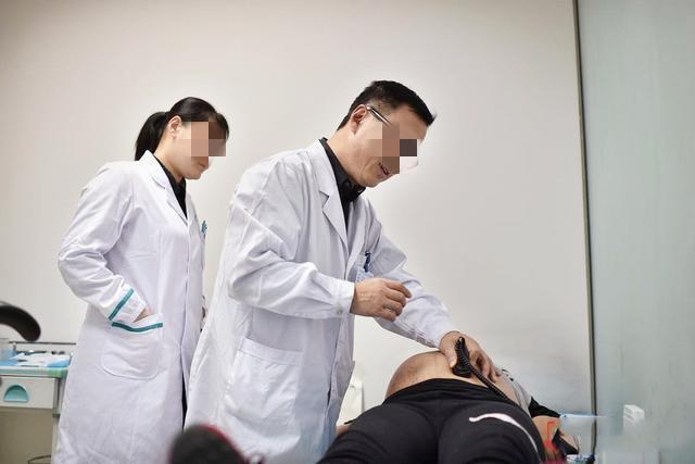 「你的育儿经」产妇顺产时,不小心在产床上解决“生理需求”,医生却夸做得好