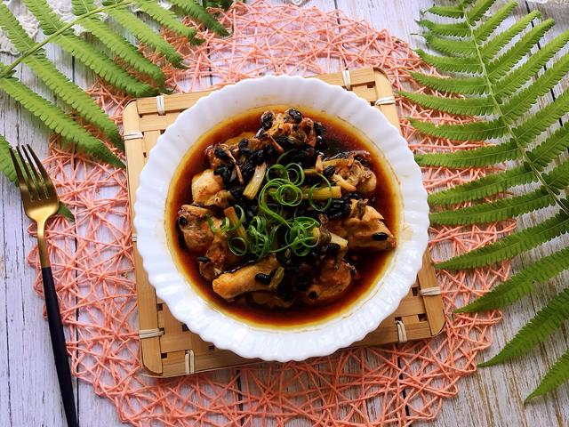 孩子爱吃小鸡腿，给他这样做，鲜香入味，闻着都流口水