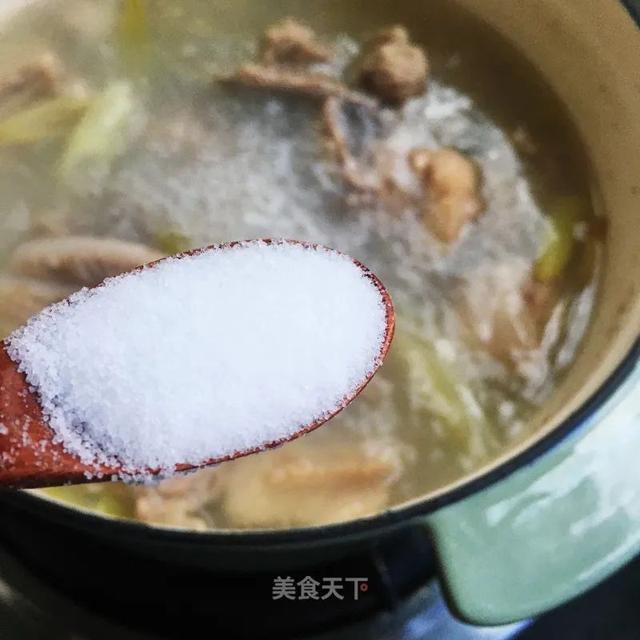 清炖羊排：清淡鲜美，不膻不腻，冬季进补的好选择