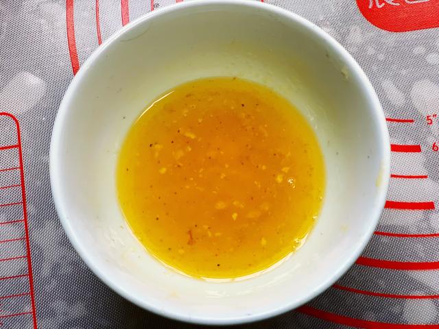 烤鸡还在外面买？在家做一样外酥里嫩，嫩滑多汁，一人吃一只